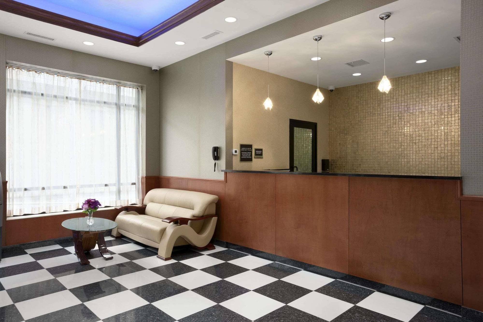 Howard Johnson By Wyndham Jamaica Ny Near Airtrain Jfk New York Exterior foto