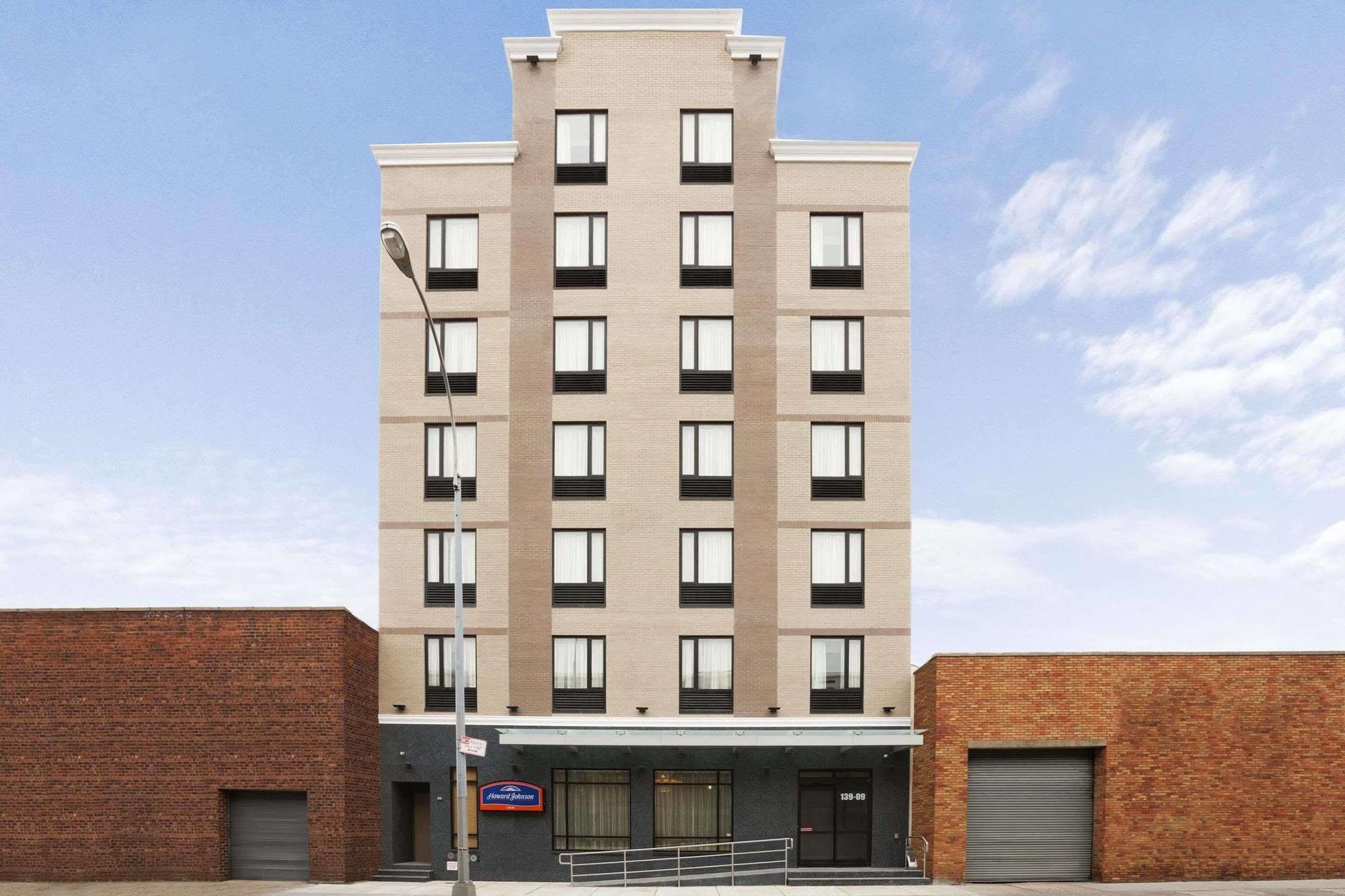 Howard Johnson By Wyndham Jamaica Ny Near Airtrain Jfk New York Exterior foto